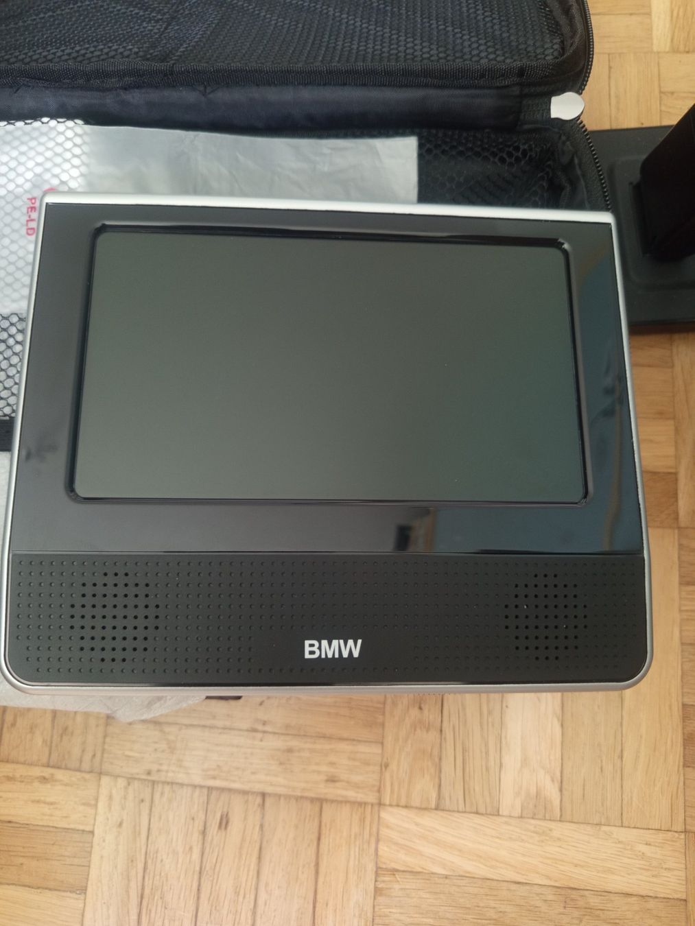 BMW Tutti pezzi di ricambio auto: Tablette DVD originale BMW avec fixation appui-tête. – Usato da Sonceboz-Sombeval venduto da Motard65
