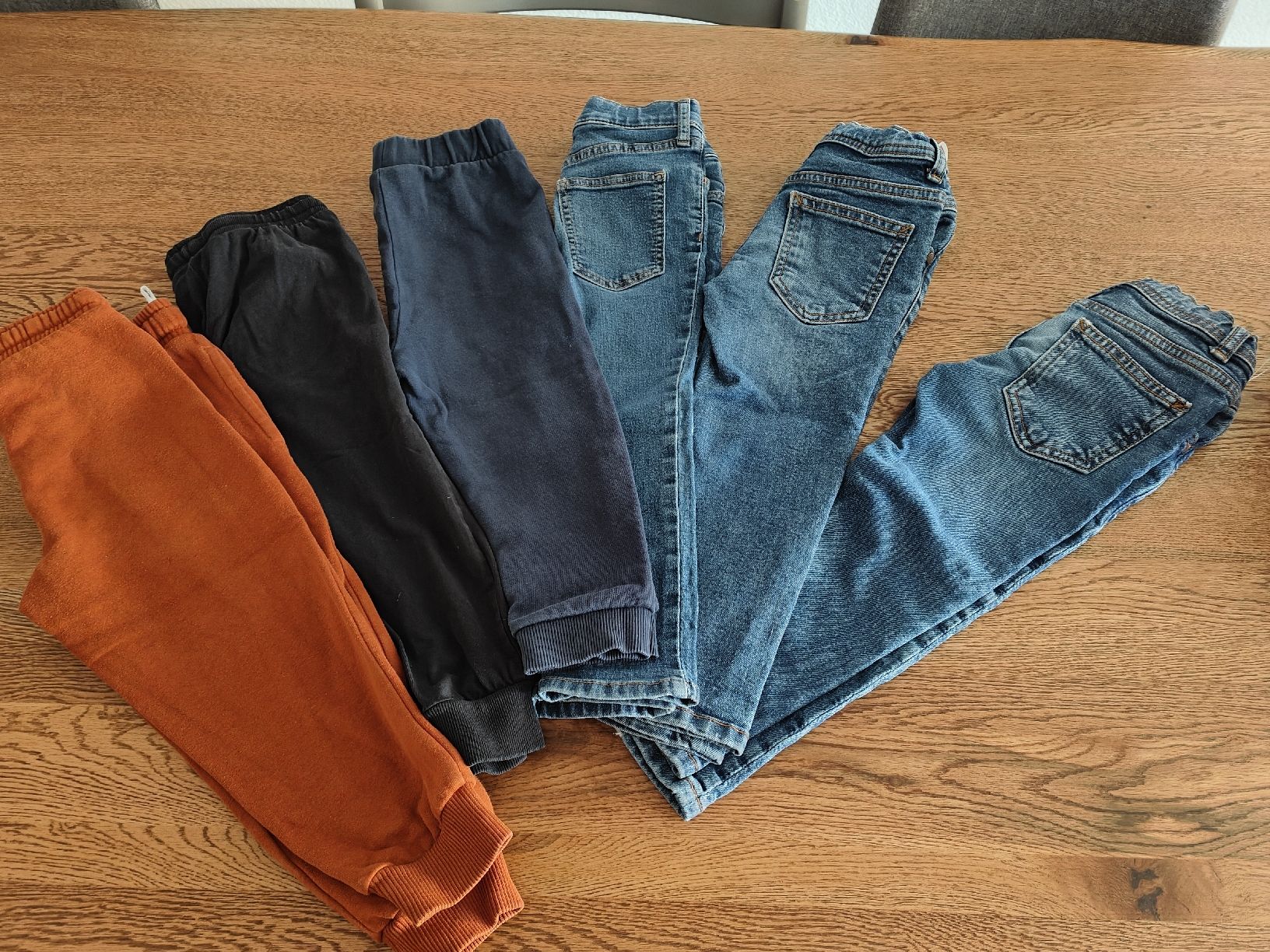 Hosen: Kinderhosen Grösse 98 – Gebraucht aus Einsiedeln von jel_hjm5