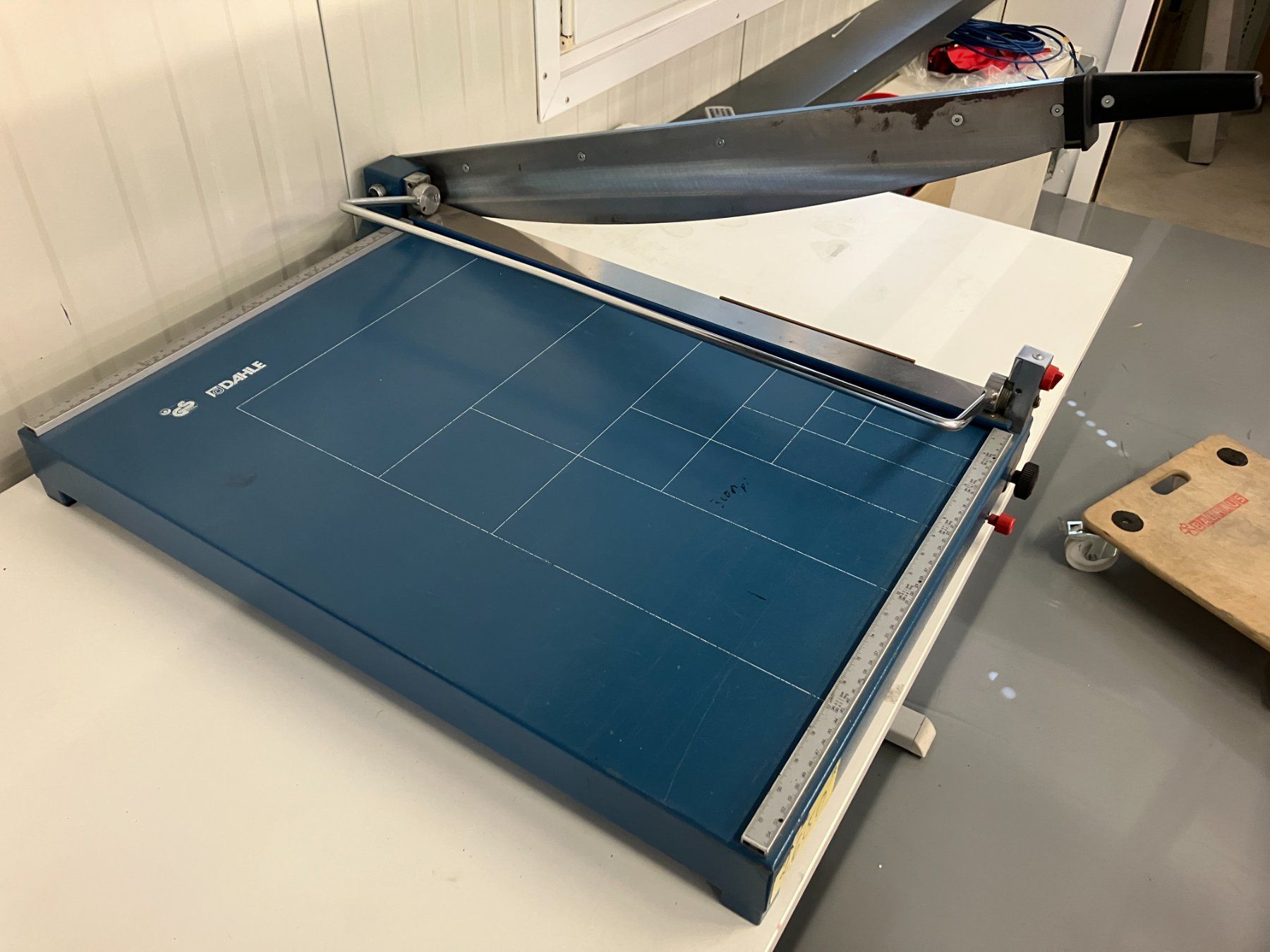 Alle Werkzeuge: Papierschneidemaschine Dahle Gebraucht – Gebraucht aus Gamprin-Bendern von AlexM73 1