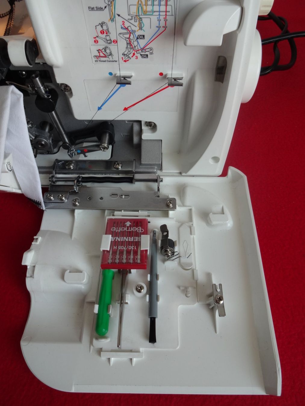 Bernina Macchine da cucire: ** BERNINA 1200 MDA ** Overlock  Nähmaschine – Usato da Frauenfeld venduto da rey06 3