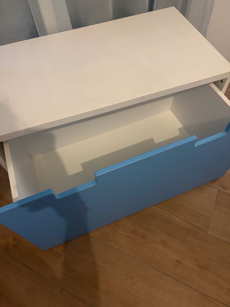 Ikea Cassapanche: IKEA Stuva Truhe blau/weiss, Kindermöbel – Usato da Zürich venduto da marina76 1