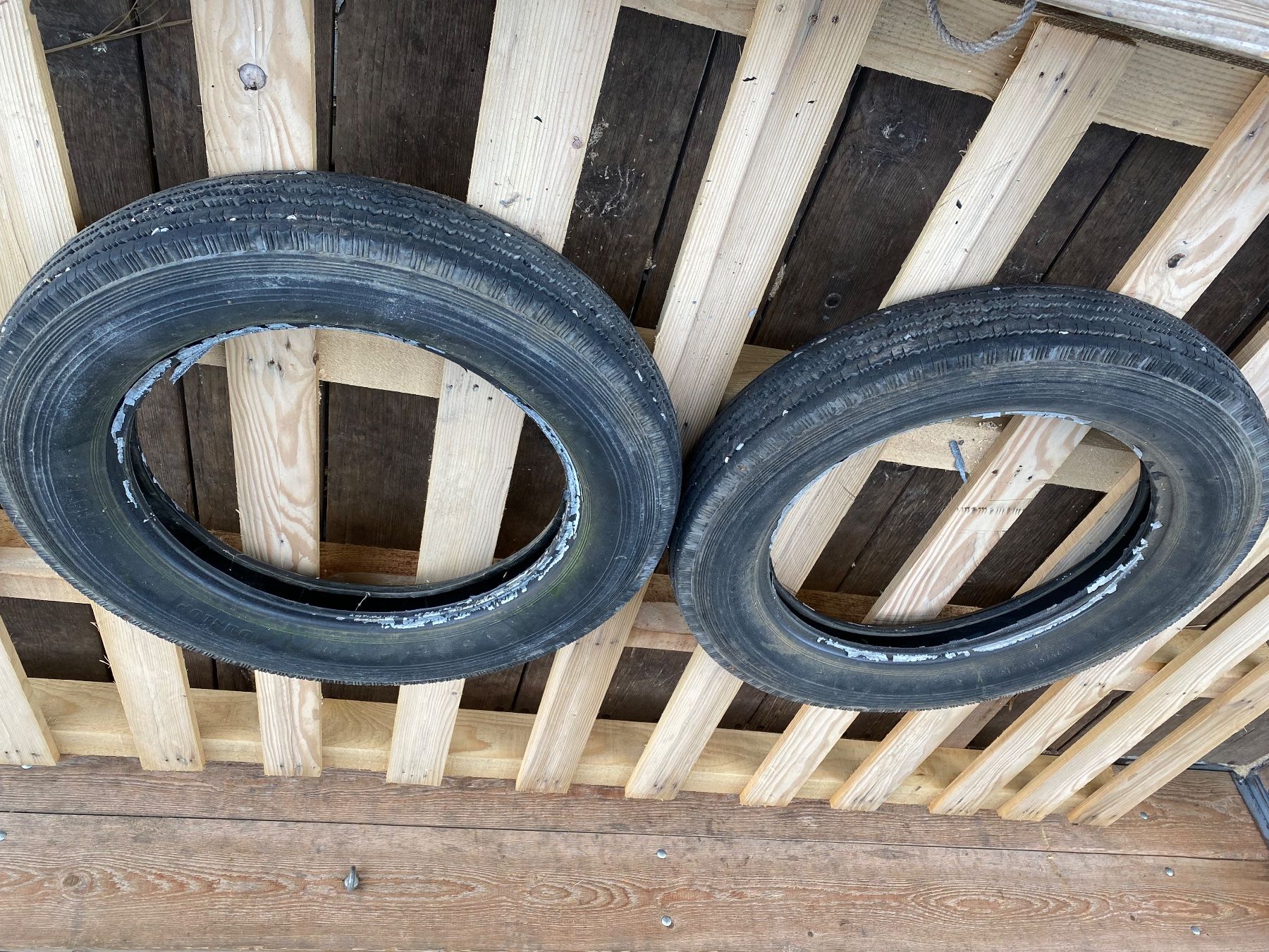 Carrozze: Pneu für Oldtimer oder Pferdekutsche 4.75/5.00 - 19 Dunlop – Usato da Algetshausen venduto da CHA101