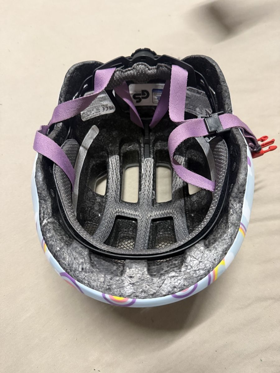 Abus Caschi: Kinder Velohelm Abus Regenbogen Motiv – Usato da Uetendorf venduto da steinmann90 2