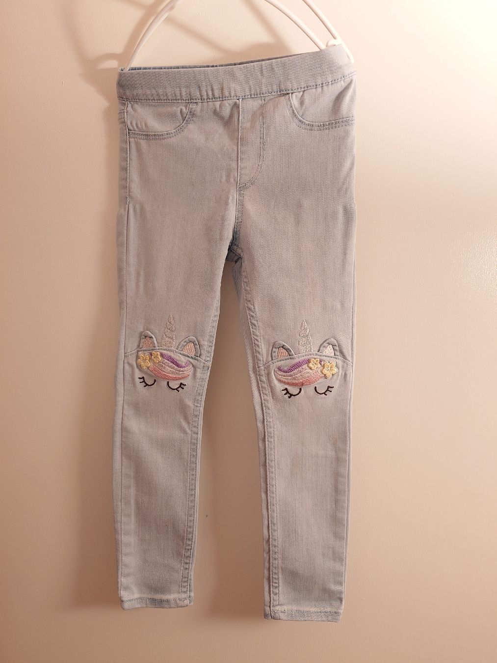 Pantalons: Mädchen Jeans Einhorn hellblau, Grösse 104 – D'occasion à Uster par snowy_6