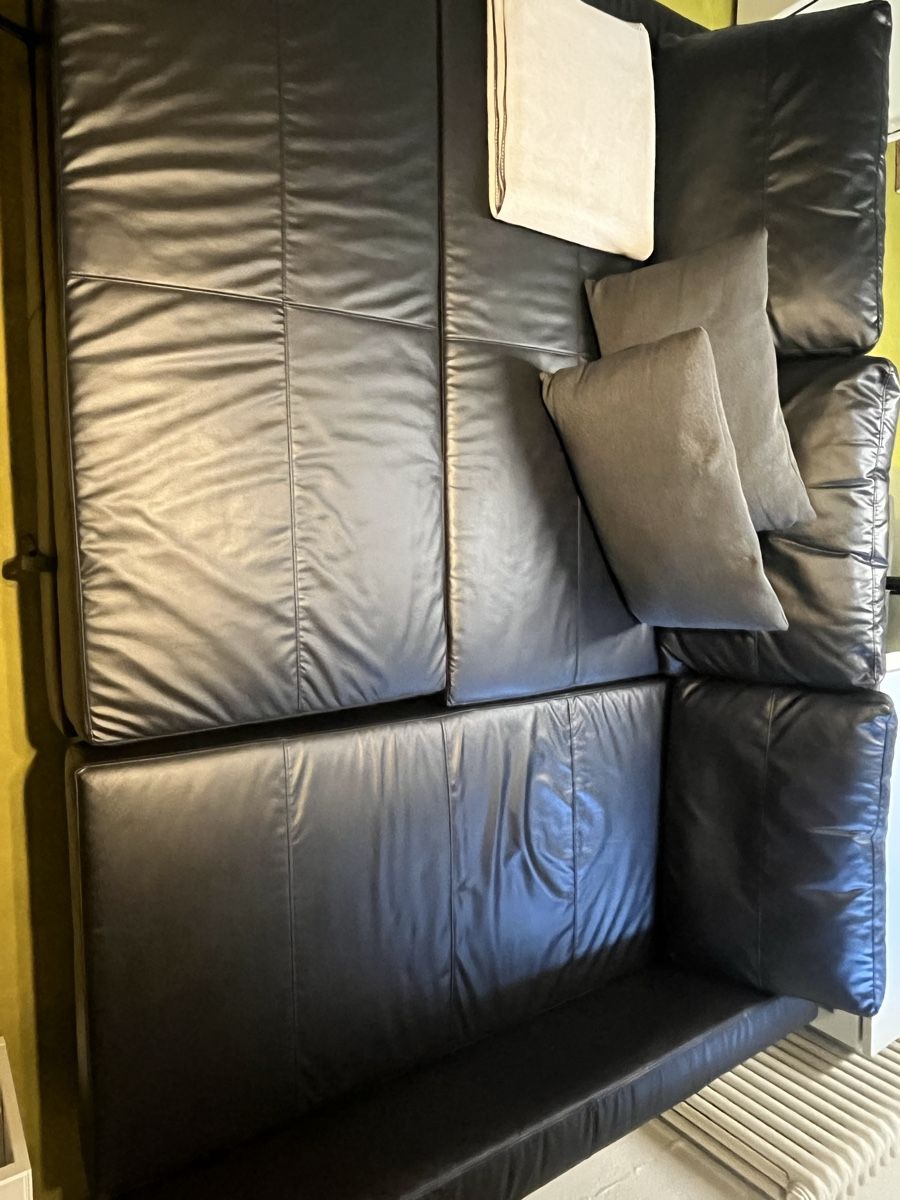 Sofas: Bettsofa mit Hocker, schwarz, Kunstleder. – Gebraucht aus Aesch BL von pat_p9cm 2