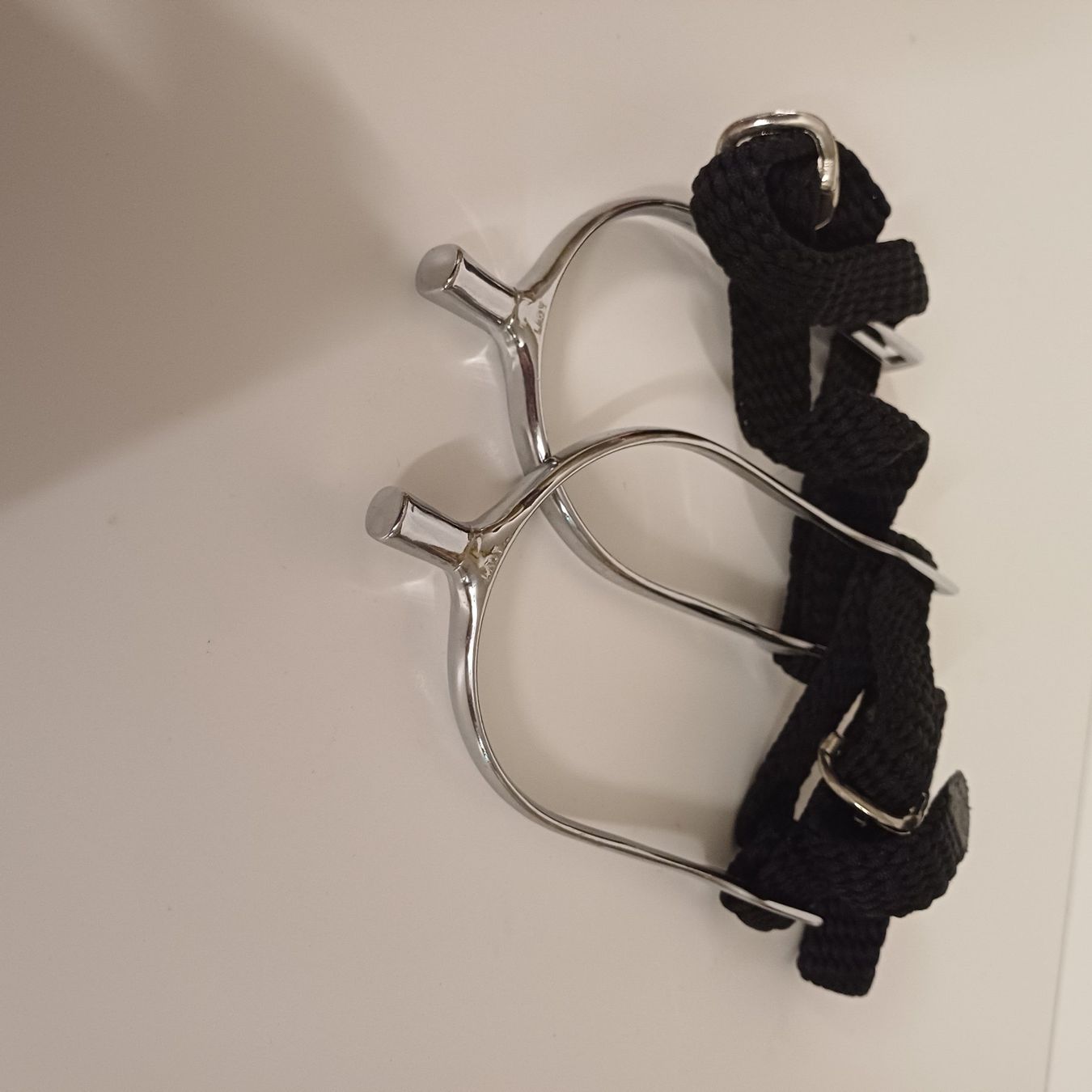 Selle & Accessori: Éperons de cheval argentés avec courroies noires – Usato da Villeneuve VD venduto da vog_yc5s 2