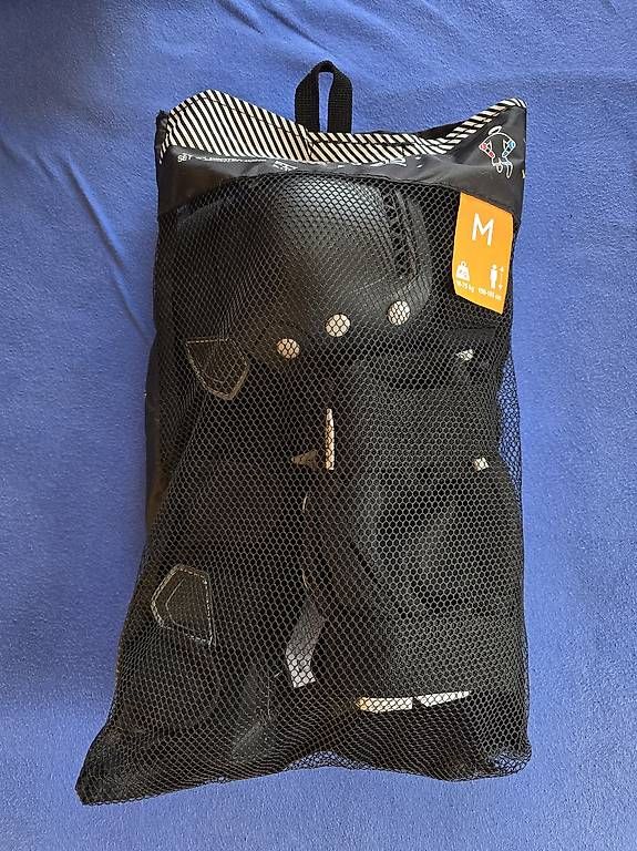 Pattini in linea & Pattini a rotelle: 2 Mal getragen: Rollerblades Gr. 43 mit Schoner-Set – Nuovo e nell'imballaggio originale da Wald ZH venduto da Pukkidor 1