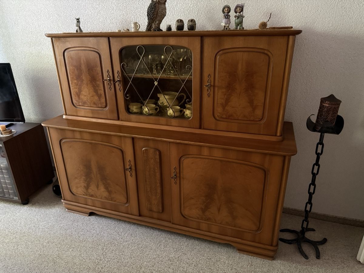 Pfister Büffets: Antikes Buffet mit Vitrine – Gebraucht aus Auenstein von PM-Krigaa