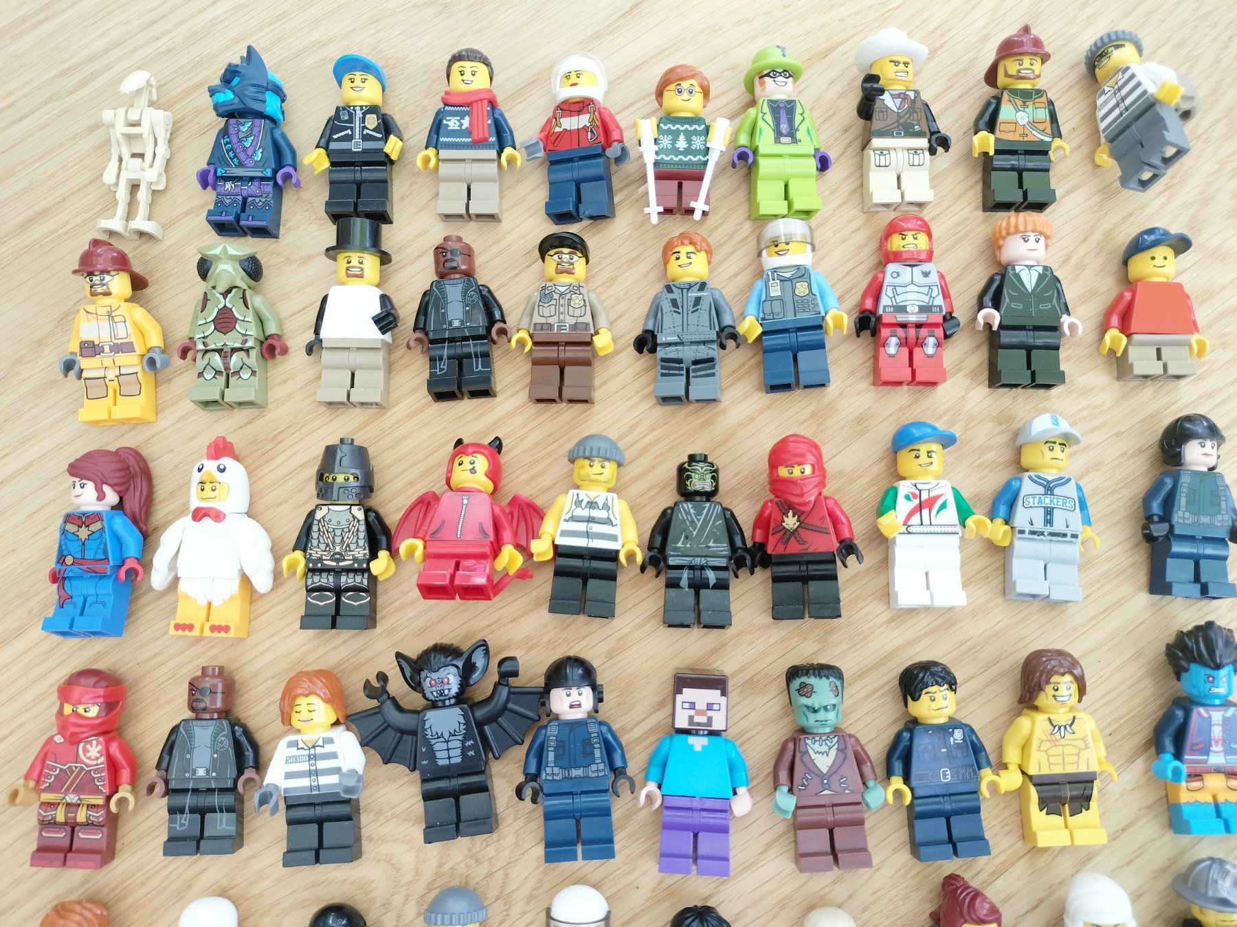 Lego Spielzeuge: 70x Lego Miniguren – Gebraucht aus Wil SG von kaizzen 3