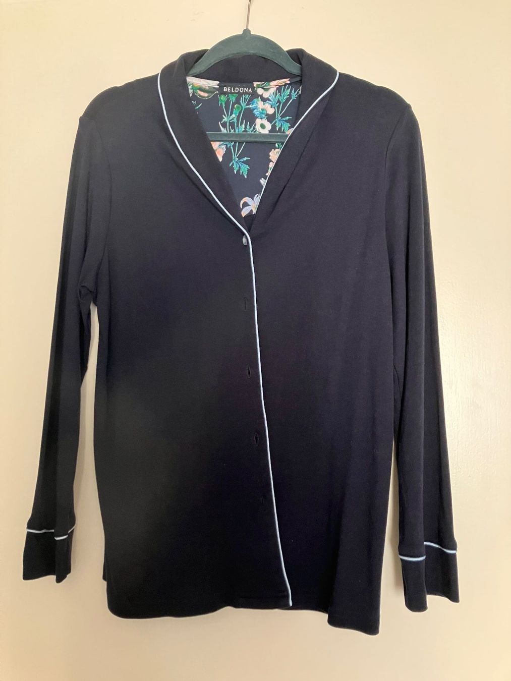 Négligés & Pyjamas: Beldona Pyjamajacke marine Grösse L – D'occasion à Murten par sithiche
