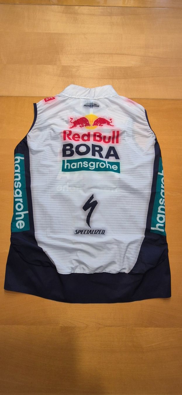Maillots de corps & Pantalons: Windweste Redbull - Bora- Hansgrohe – Neuf (Voir description) à Dübendorf par Aki1965 1
