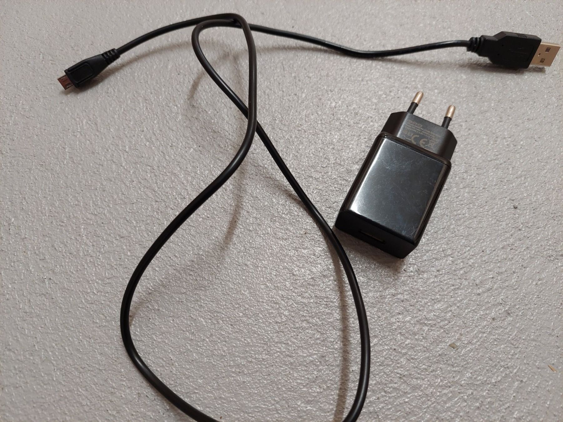Caricabatterie: Handy Ladegerät / Schwarz – Usato da Wiesendangen venduto da troawus