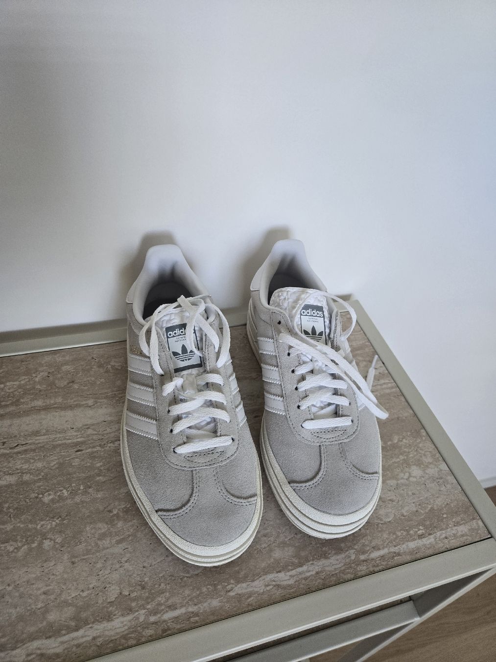 Adidas Chaussures femmes: adidas gazelle 37 1/3 – Neuf (Voir description) à Plan les ouates par deb_v989 1