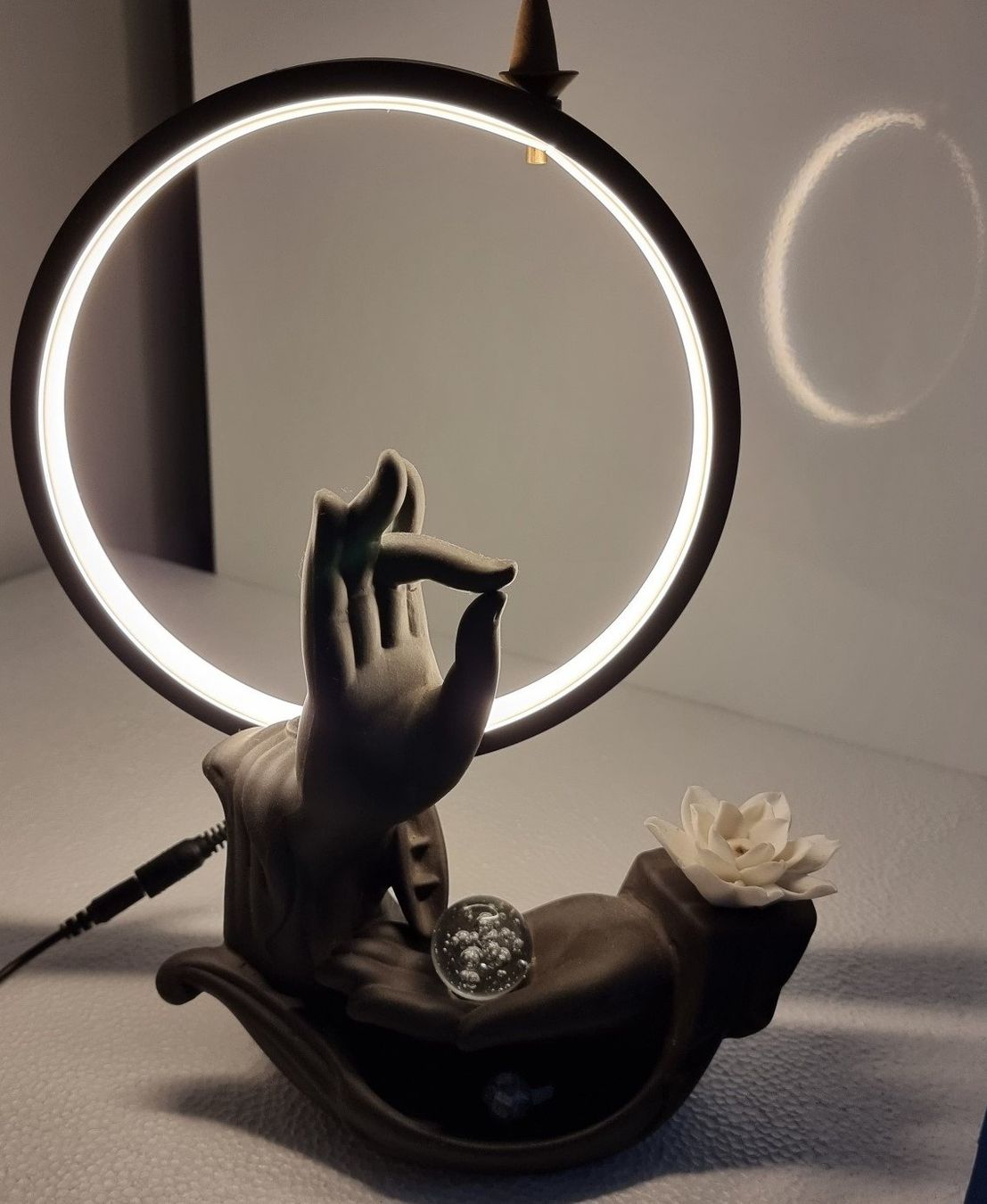 Tutte le decorazioni: Räucherstäbchenhalter Buddhahand mit LED-Licht – Usato da Bergdietikon venduto da ewa1005 1
