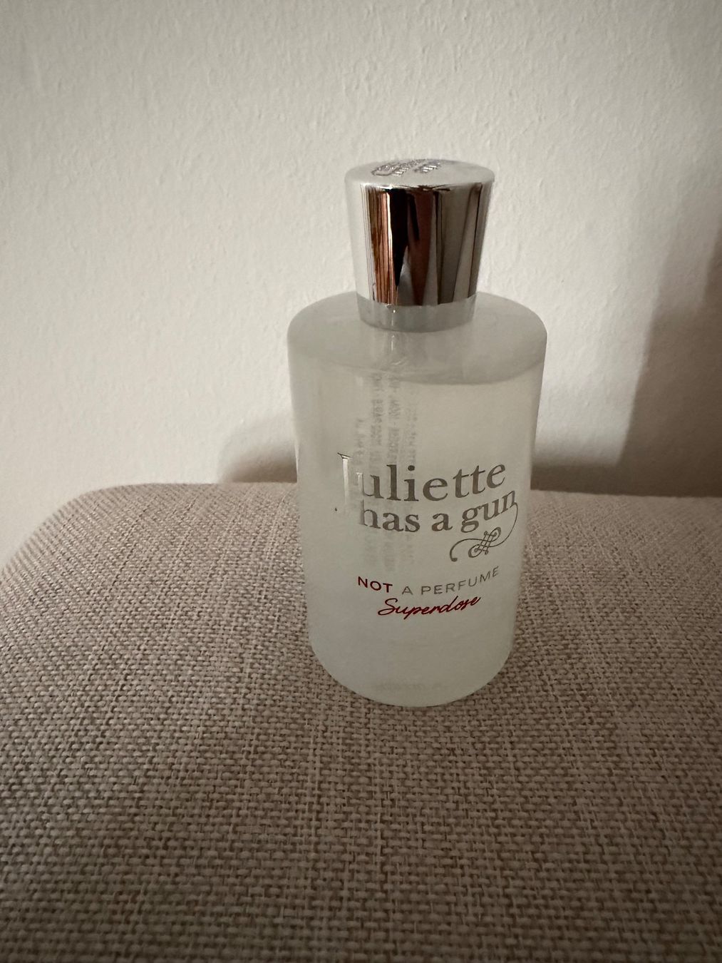 Profumi & Eau de Toilette: Neuwertiges Not A Perfume Superdose Eau de Parfum, 100 ml – Nuovo (secondo la descrizione) da Schaffhausen venduto da sigsag
