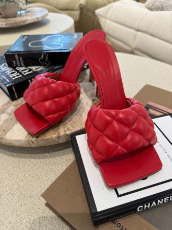 BOTTEGA VENETA SANDALEN
