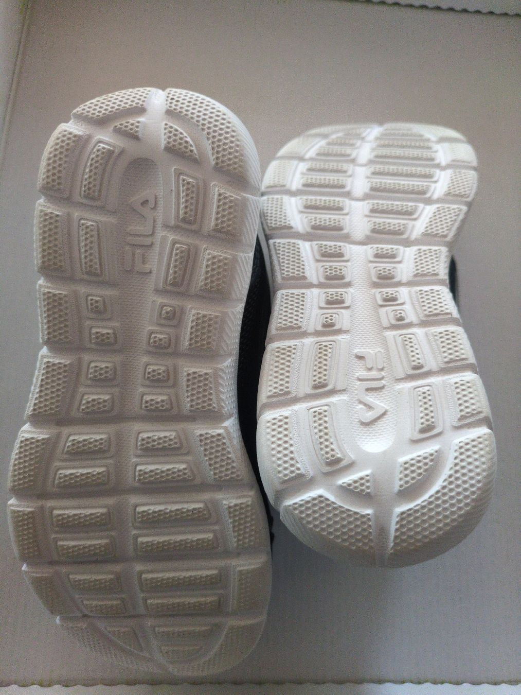 Fila Scarpe per ragazzi: Fila Turnschuhe Turn Schuh Kinder Grösse 30 – Usato da Fankhaus (Trub) venduto da sun_7677 1