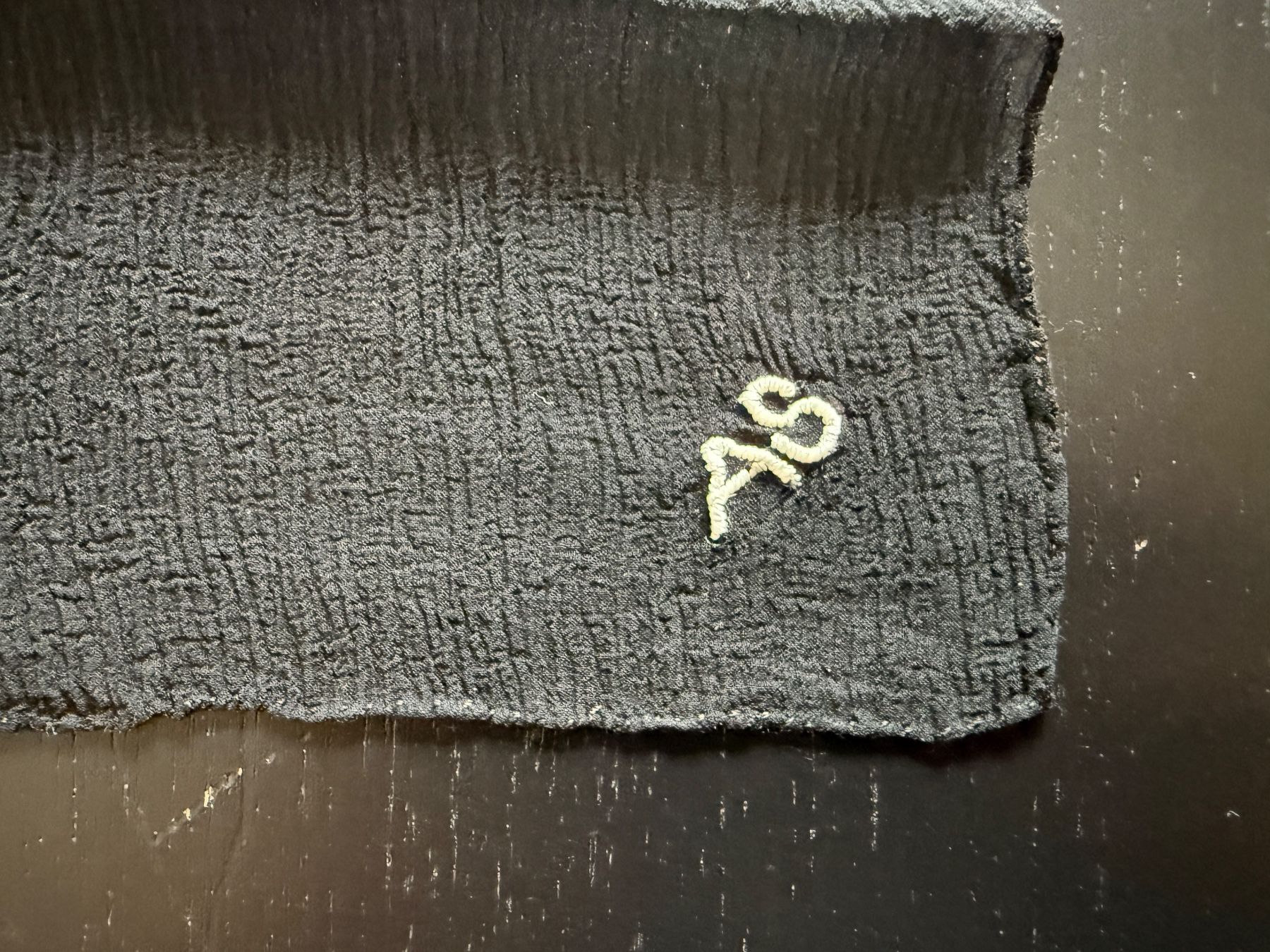 Foulard & Sciarpe: Schwarzes Tuch mit Monogramm AS 31x32cm – Usato da Erstfeld venduto da Uhu1980 1