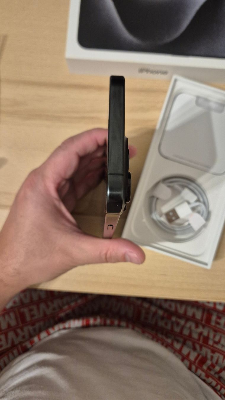 Apple Telefoni cellulari / Smartphones: iPhone 15 Pro Max 256GB Black Titanium 3050 – Usato da Münchenbuchsee venduto da MV_Solutions 6