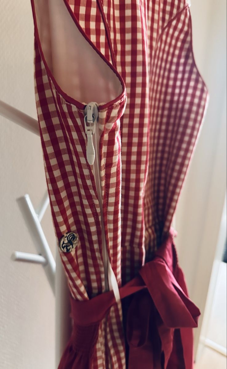 Vestiti: Süsses Dirndl von Marjo Grösse 36 ohne Bluse – Nuovo (secondo la descrizione) da Fehraltorf venduto da Kung-Fu 3