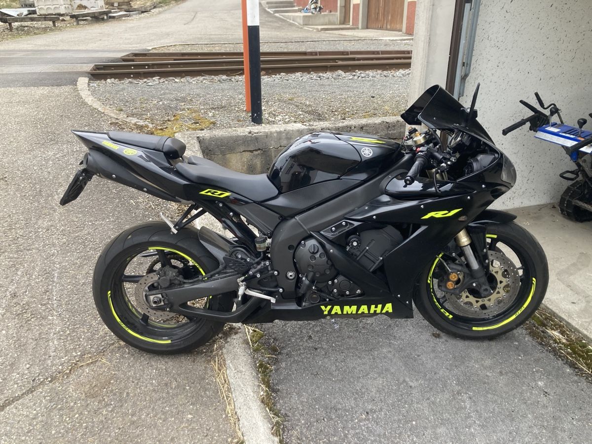 Yamaha Strada: Yamaha R1 – Usato da Ponts-de-Martel venduto da tonsfx50