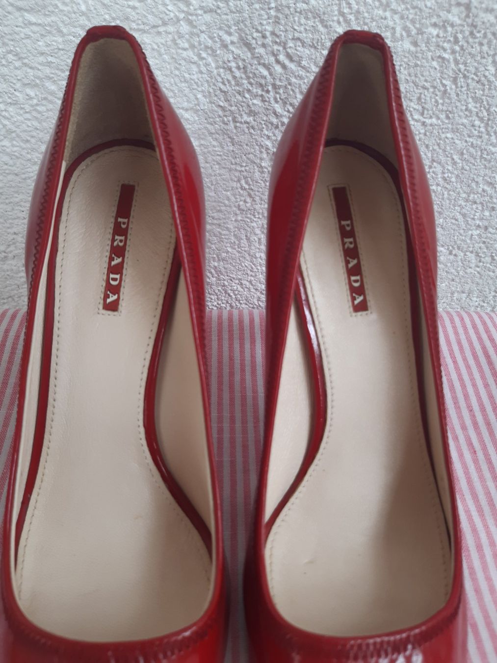 Prada Scarpe da donna: PRADA - Escarpins Rouge Vernis - 37 - Comme neuf – Nuovo (secondo la descrizione) da Meinier venduto da Gattuso22 5