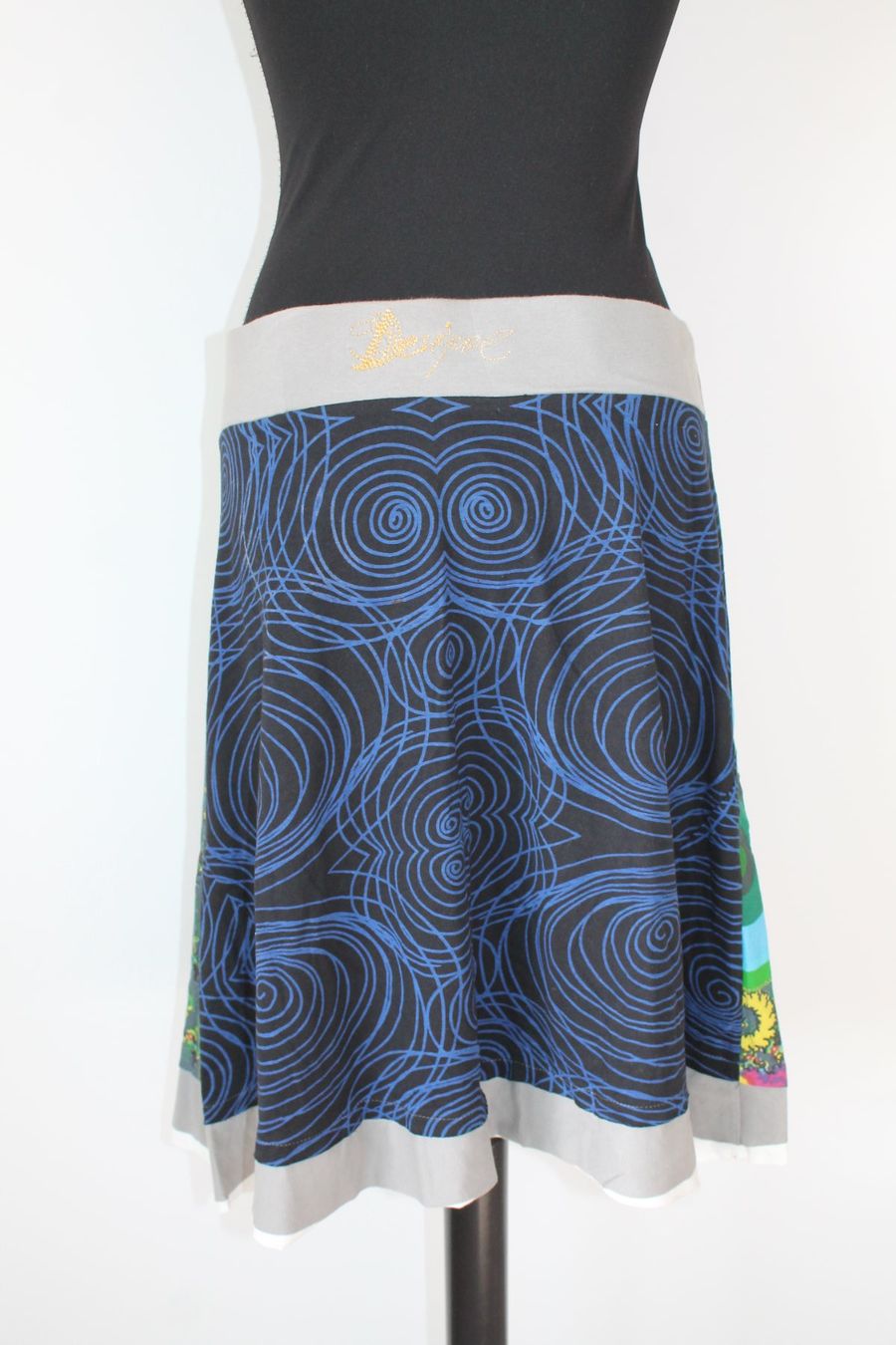 Desigual Gonne: Jupe DESIGUAL taille XL – Usato da Chez-le-Bart venduto da jasse 1