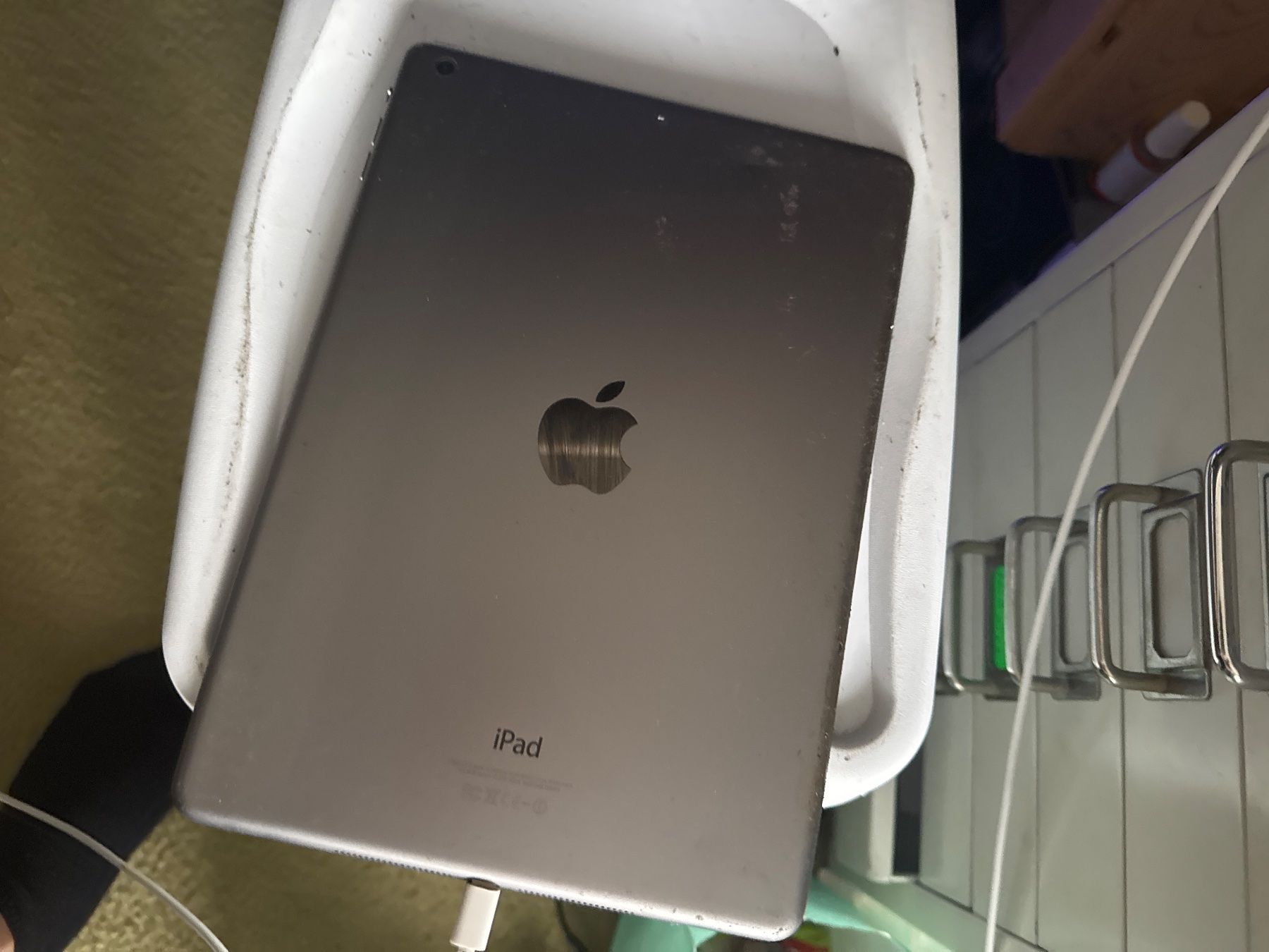 Apple Tablet PC: Ipad Air  -A1474-  kein icloude – Difettoso da Olten venduto da HoYa01 2