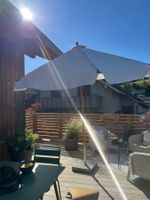 beiger Sonnenschirm ohne Standfuss