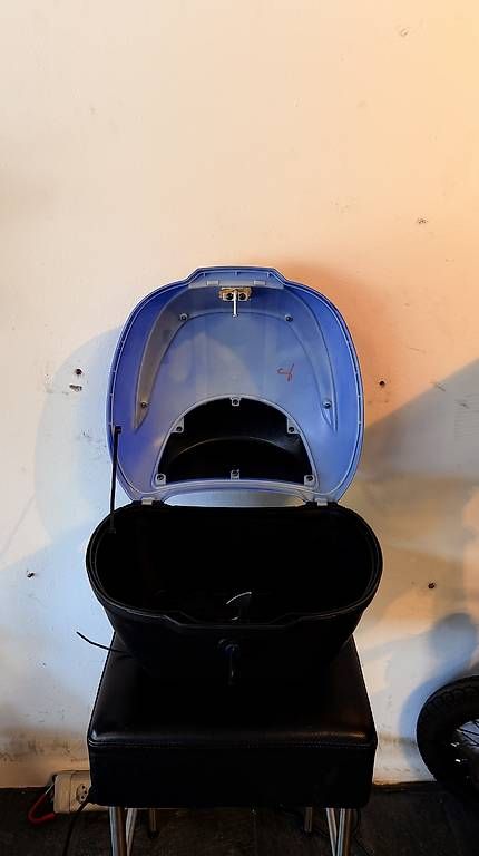 Topcase: Motorrad Heckbox Neu – Usato da Unterseen venduto da beE-Scooter 2