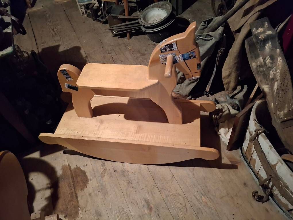 Altre altalene da giardino: Schaukelross Pferd Holz – Usato da Langnau i. E. venduto da Li20
