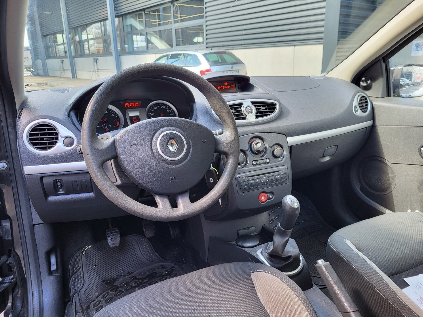 Renault Autos: Renault Clio 1.2 75PS Expression Handschalter (DD) – Gebraucht aus St. Gallen von CityAuktion 5