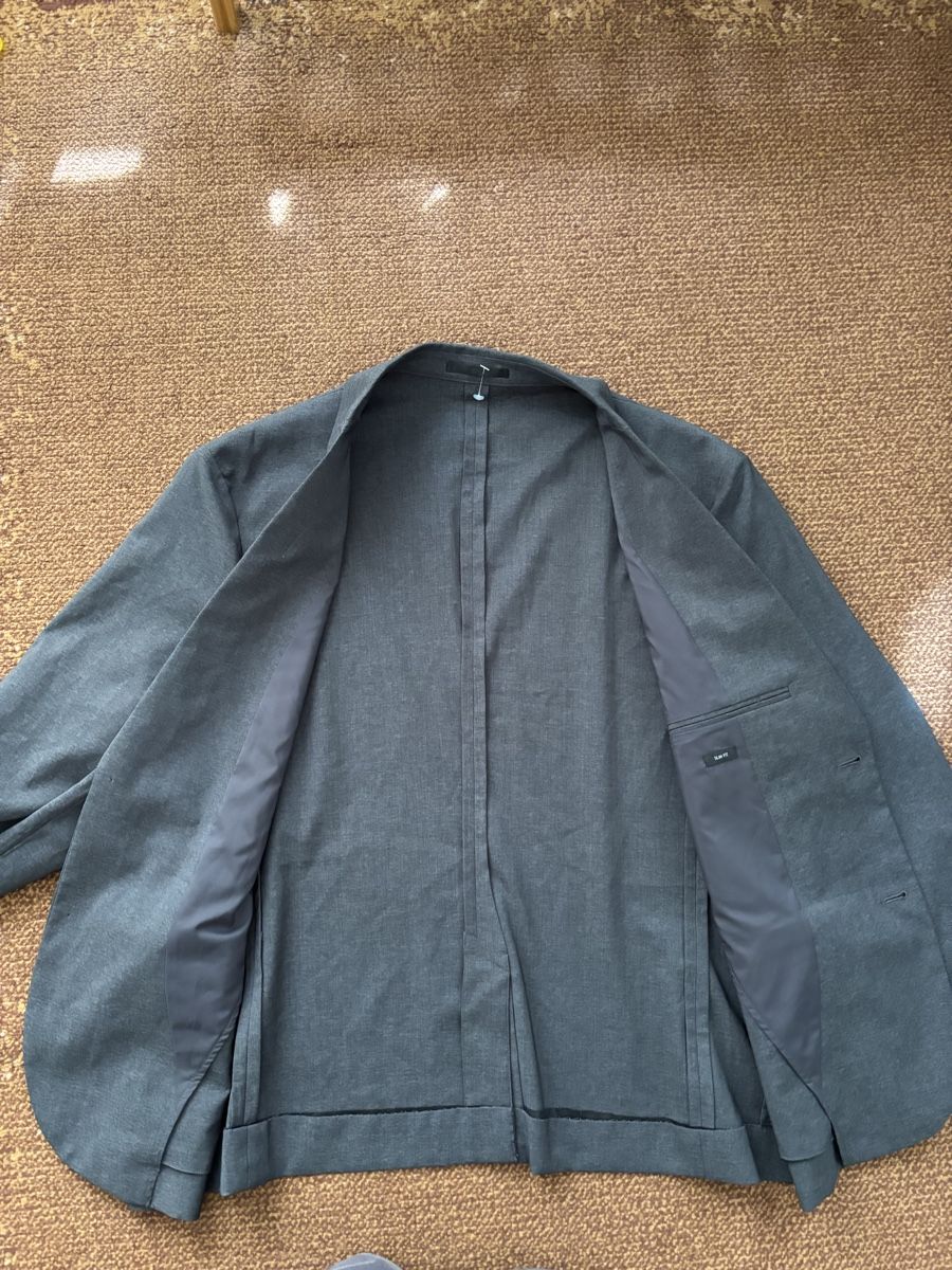 Completi: Suit – Nuovo (secondo la descrizione) da Genève venduto da Second_Hand_Ch 5