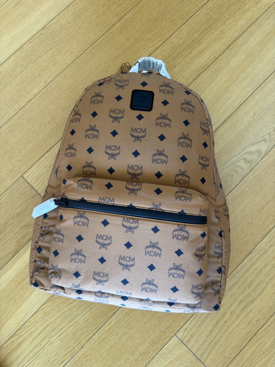 Mcm Zaini: MCM STARK BACKPACK - TAGESRUCKSACK - COGNAC – Nuovo e nell'imballaggio originale da Zollikofen venduto da cedi52