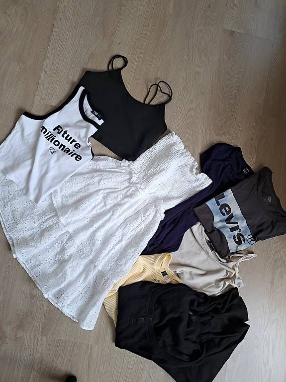 Lotti & Set di vestiti: Girls Paket XS – Usato da Biel/Bienne venduto da Flowi
