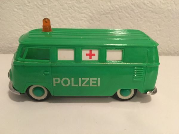Pepe 1050 Volkswagen T1 Combi Ambulance - Friction 1/24 - Plastique Et Tôle