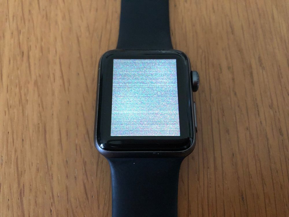 Apple Smartwatch: Apple Watch Series, Akkurestkapazität 97%, Displaydefekt – Défectueux à Aadorf par kar_7xxc 1