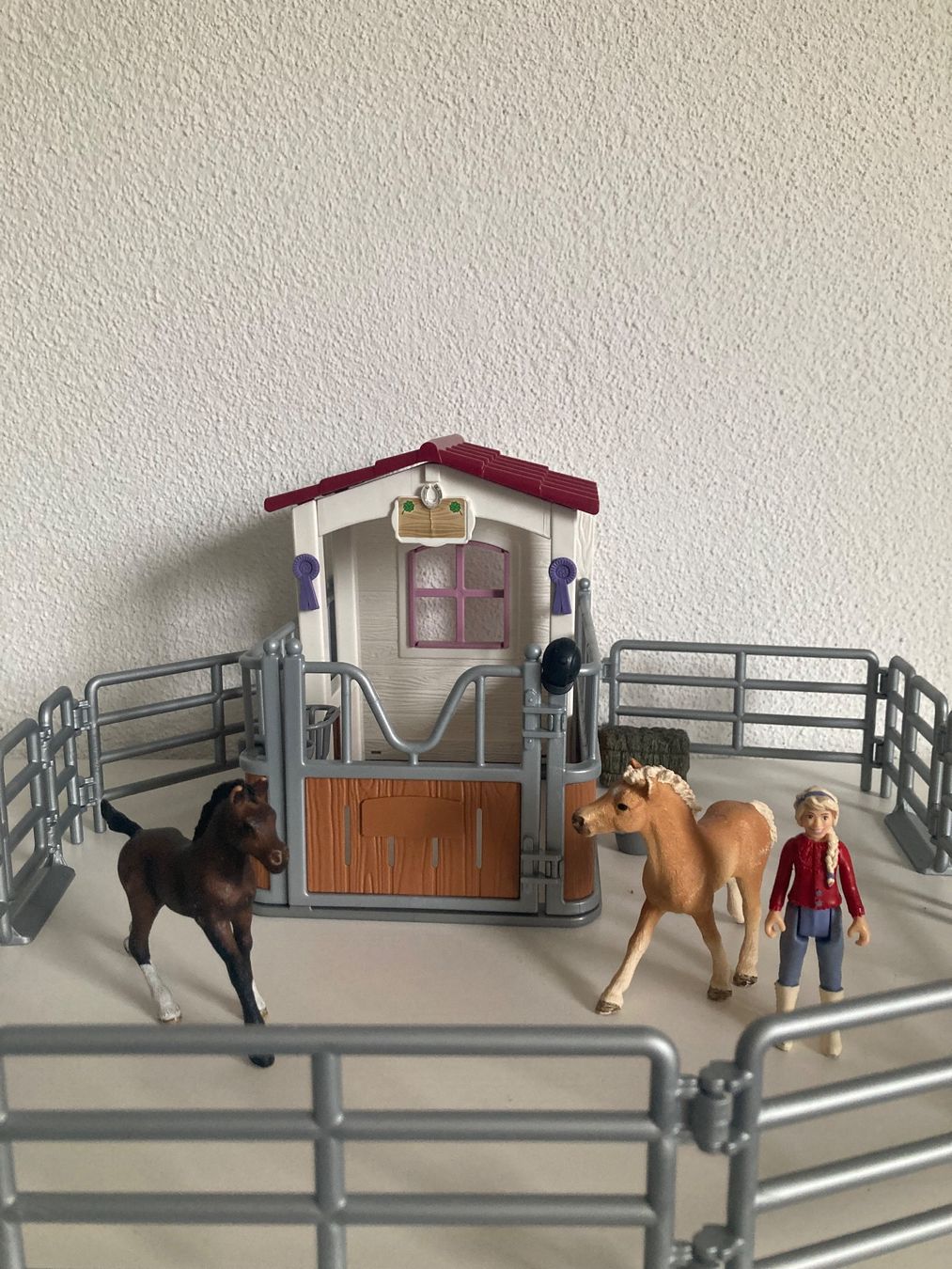 Schleich Giocattoli: Schleich Café und Pferdebox – Usato da Hochdorf venduto da mir_2ylk 2