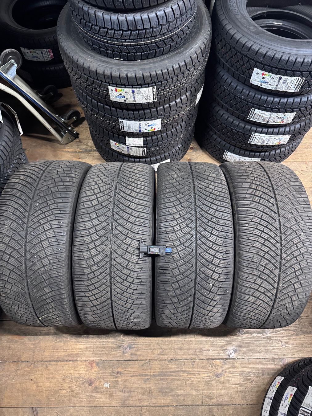 Pirelli Pneus & Kompletträder: Prielli PZero Winter 2 255/40 R20 101W – Gebraucht aus Lyss von spa_fc2c