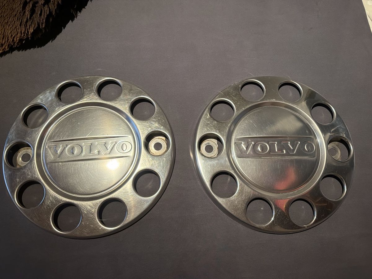 Volvo Felgen: Volvo Radkappen Set (2 Stk.) – Gebraucht aus Hemmiken von Floh93