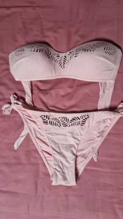 Schöner Bikini Wildlederoptik