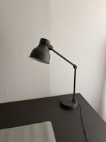 Ikea Tischleuchte, mit Handyladeanschluss, grau