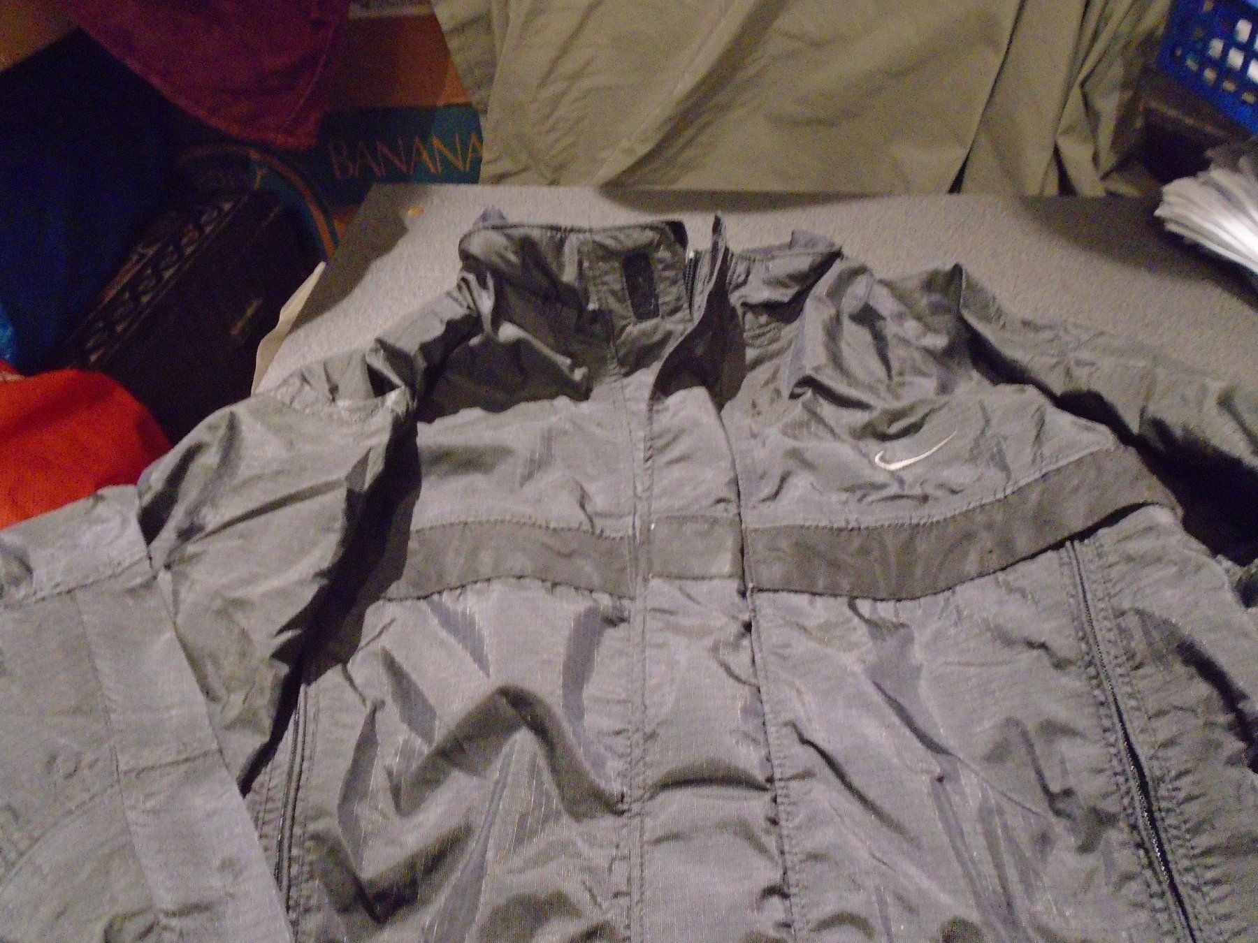 Nike Giacche: Jacke Grösse S, Nike, dunkelgrau – Usato da Zürich venduto da Motzkuh 1