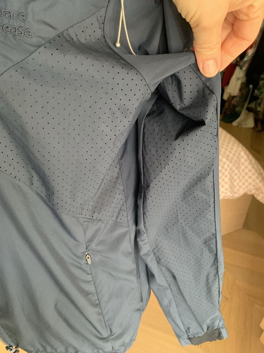 Craft Vestes: CRAFT Windbreaker man running jacket S – Neuf avec emballage d'origine à Zürich par Angela_Fashion_Lover 1