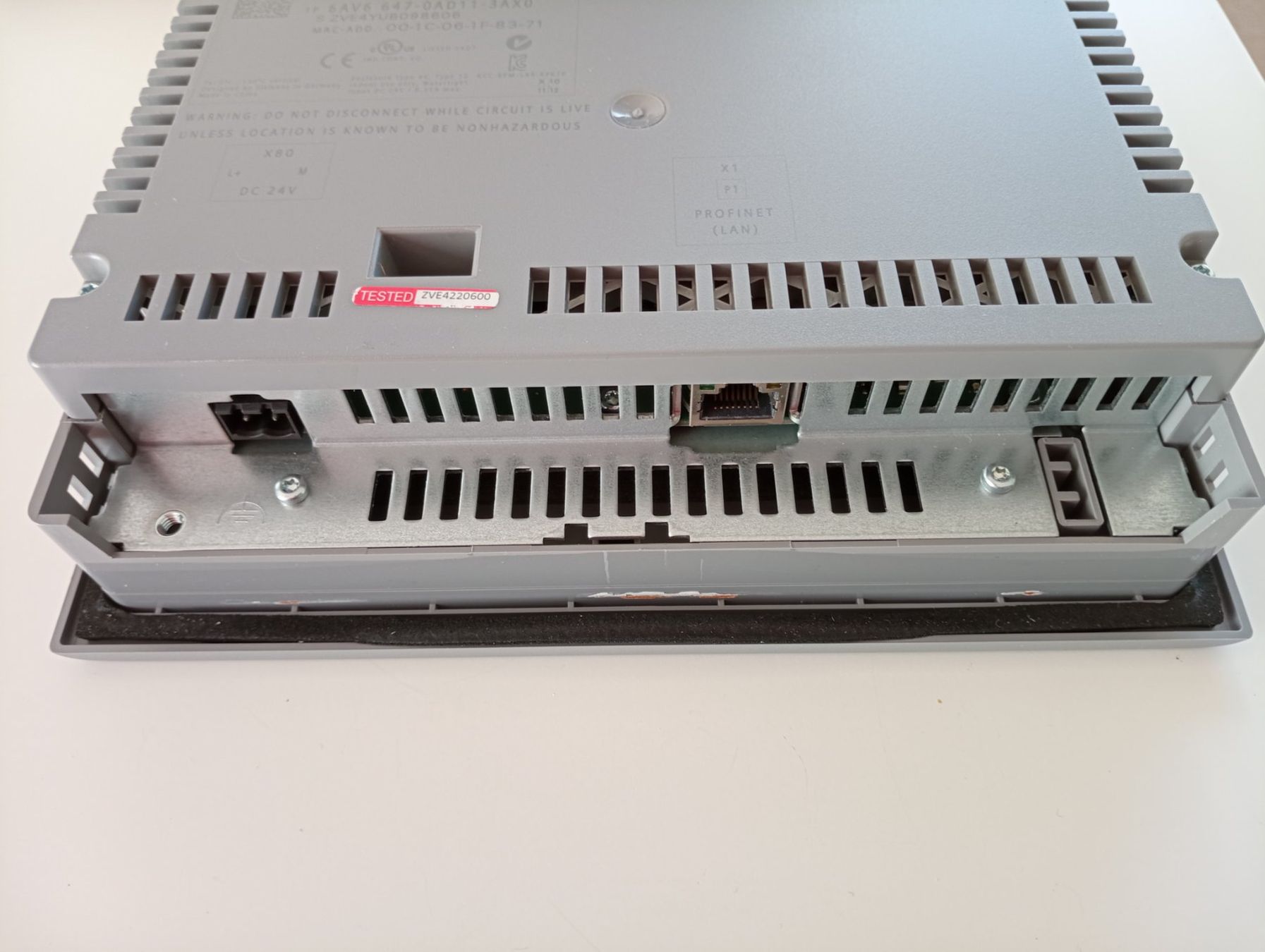Siemens Componenti elettronici: Siemens SIMATIC HMI KTP600 Basic Color / 6AV6647-0AD11-3AX0 – Usato da Ufhusen venduto da HKSC 3
