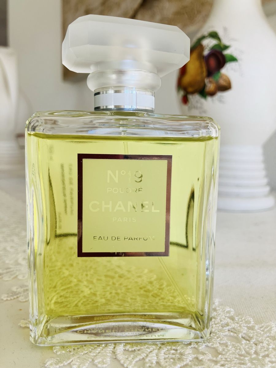 Chanel Profumi & Eau de Toilette: CHANEL 19 poudré eau de parfum – Nuovo (secondo la descrizione) da Clarens venduto da Piluka 1