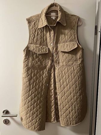 Beige, lange, leichte Stepweste Gr. XS