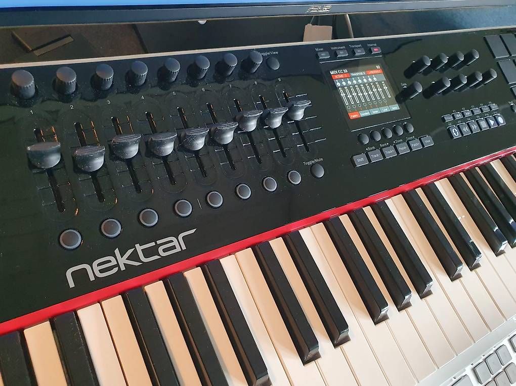 Strumenti musicali: Clavier MIDI Nektar Panorama P6 – Usato da Farvagny-le-Grand venduto da Quent 1