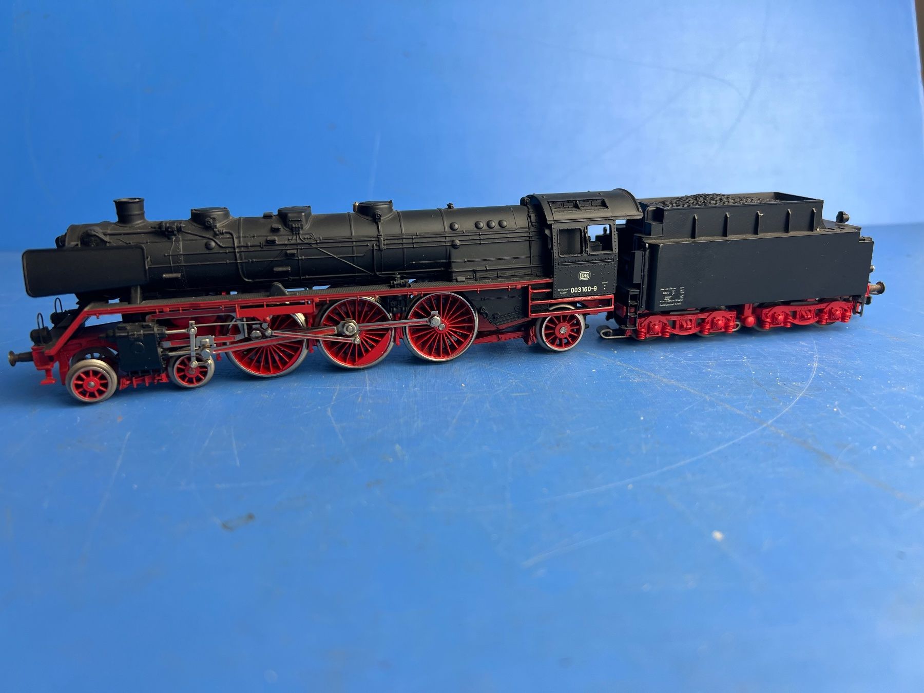 Märklin Modelleisenbahnen: Lock ca. 25 cm Märklin mit Tender 23914 – Gebraucht aus Unterengstringen von Gustav03