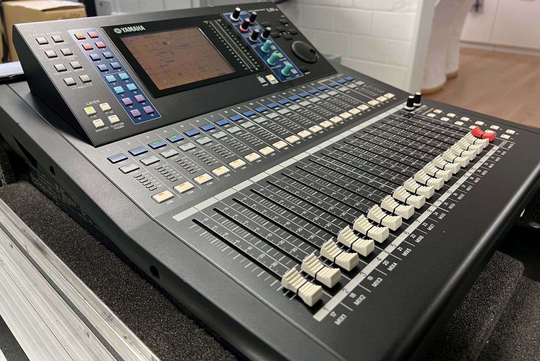 Yamaha Console di mixaggio: Yamaha LS9-16 Mischpult – Usato da Chur venduto da EP_bernhard 2